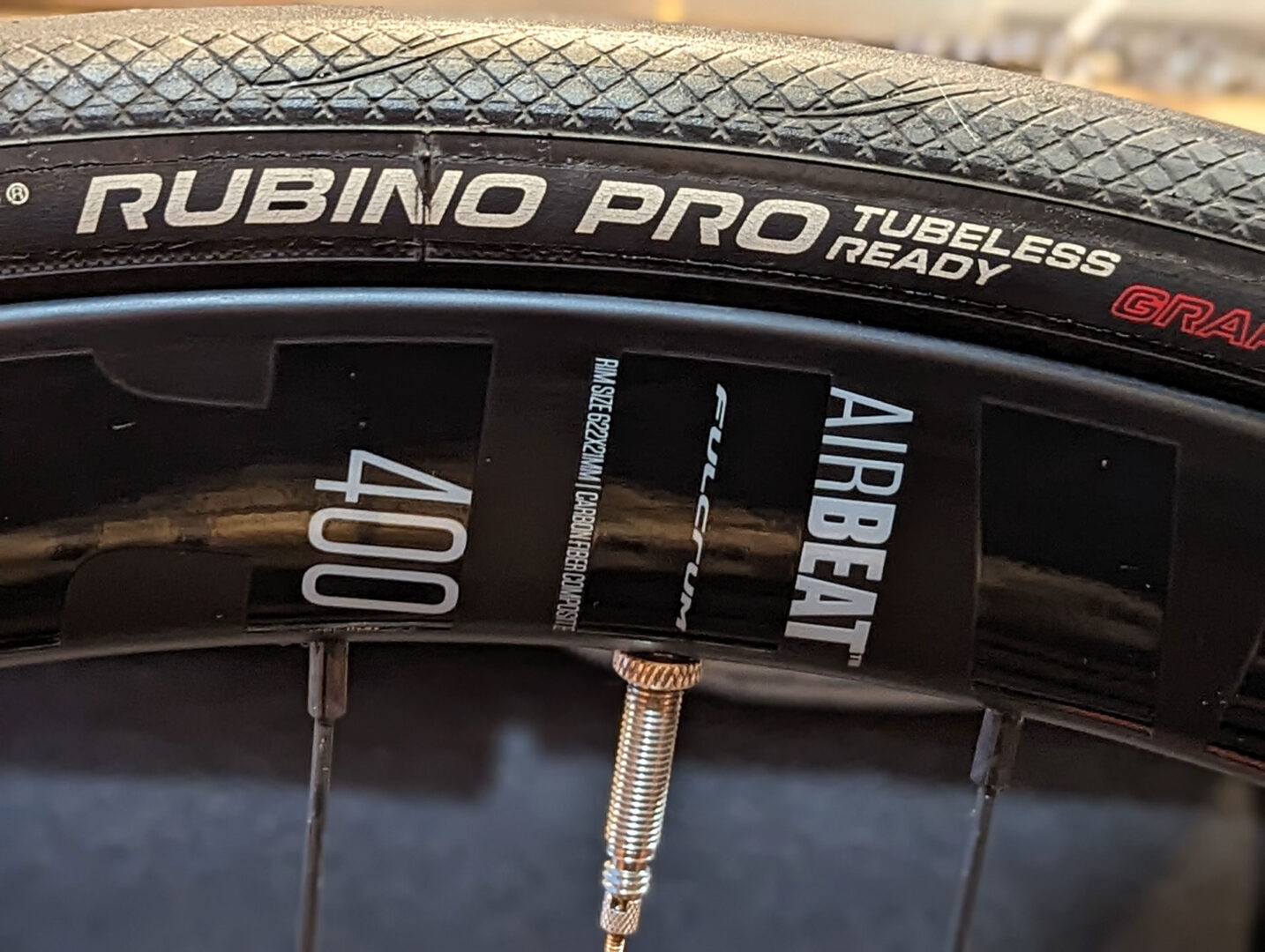 Vittoria Rubino Pro Tubeless ready tire mounted on Fulcrum Airbeat 400 wheel